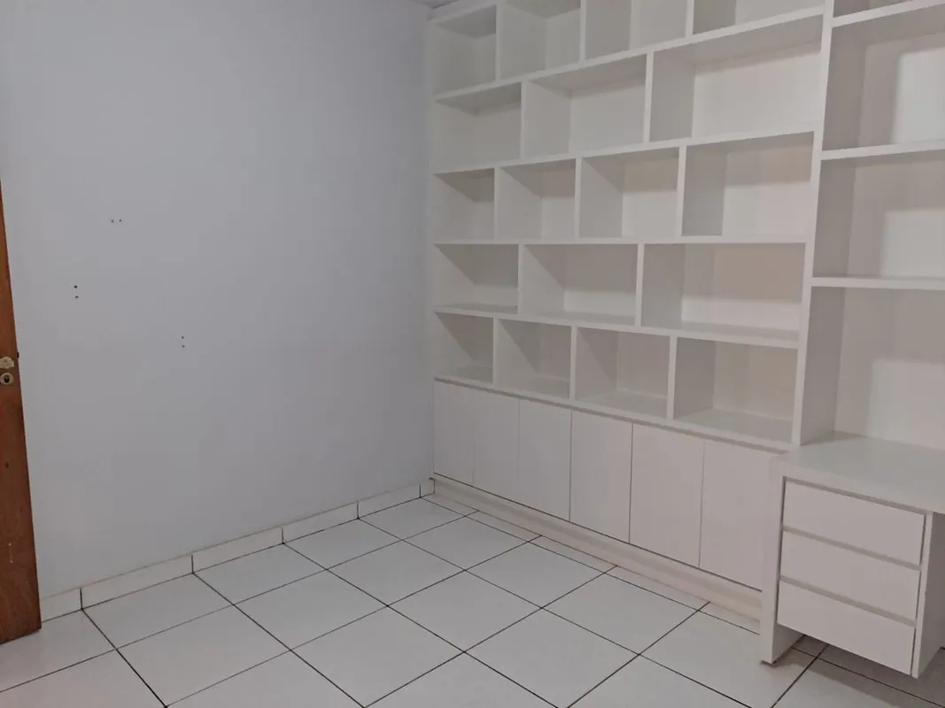 Casa de Esquina Exclusiva (Lote Individual) – Rica em Armários e Pronta para Mor...