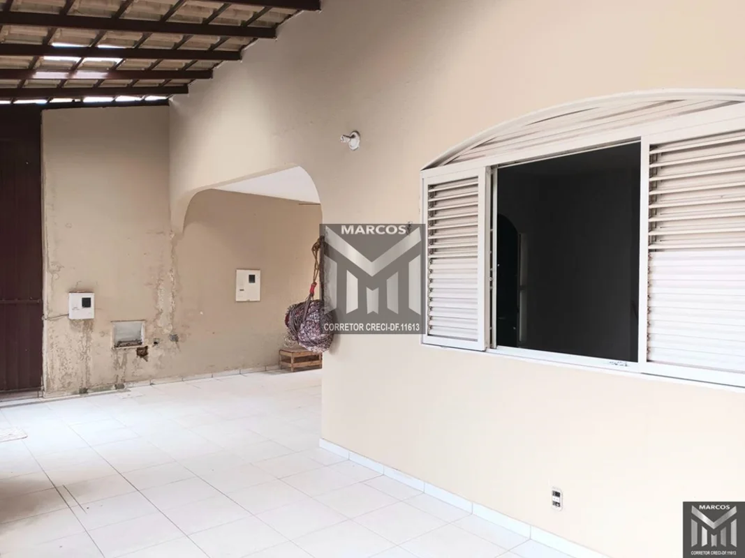 EXCELENTE CASA TÉRREA NA QE 42 GUARÁ II.  ( À PARTIR DE 21 DE OUTUBRO DE 2026 )....