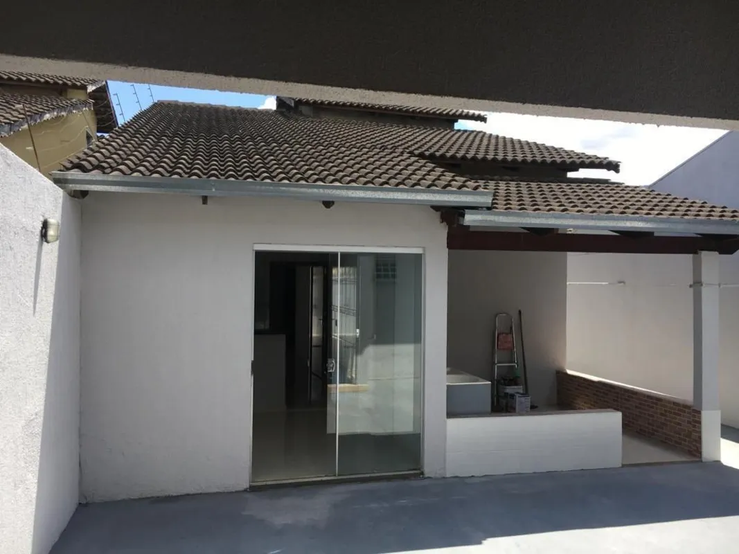 4 quartos, sendo 2 suítesSala, coxinha e copa americana.Banheiro social.Área de ...
