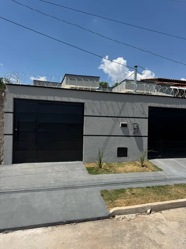Casa à venda no Flor do Ipê – Senador CanedoImóvel avaliado em R$ 360.000,00, di...