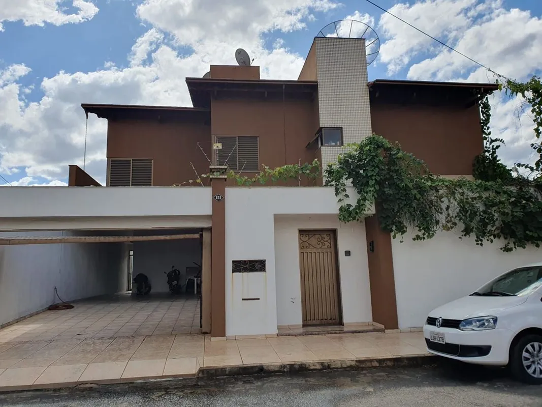 Disponível para a venda:Casa Sobrado localizada no bairro Jundiaí;Andar de cima;...