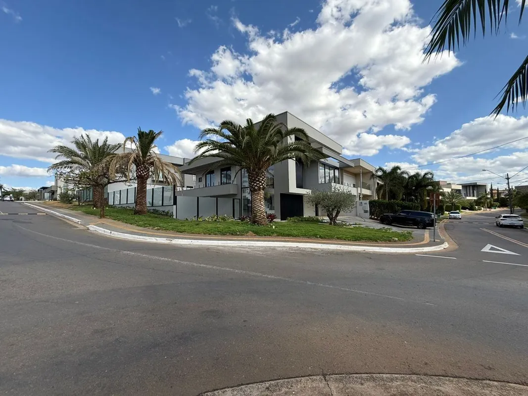 SOBRADO À VENDA NO JARDINS LISBOA – LOTE DE ESQUINA, EM FRENTE À MATA Chegou a o...
