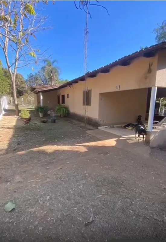 São 6 mil metros Toda alambrado e 2 mil metros alambrado em volta da casaAutomaç...