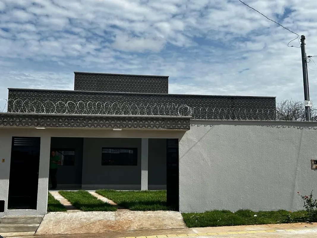 3 Qt. sendo 2 suítes Sala pé direito duploGaragem 4 carrosCozinha amplaÁrea de s...