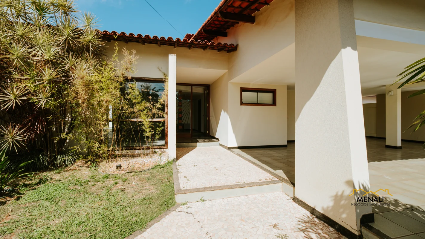 CASA EXCLUSIVA NO LAGO SULVersatilidade, espaço e localização privilegiadaExcele...