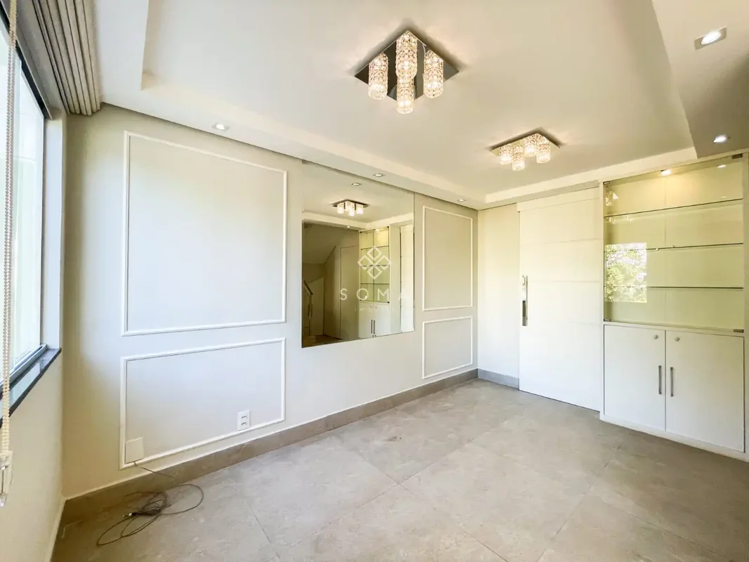 DESTAQUES DO IMÓVEL: Sala ampla para dois ambientes, com painel de TV, iluminaçã...