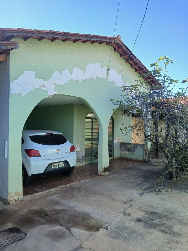 Duas casas em um terreno no setor cidade jardim;Muito bem localizado, na primeir...