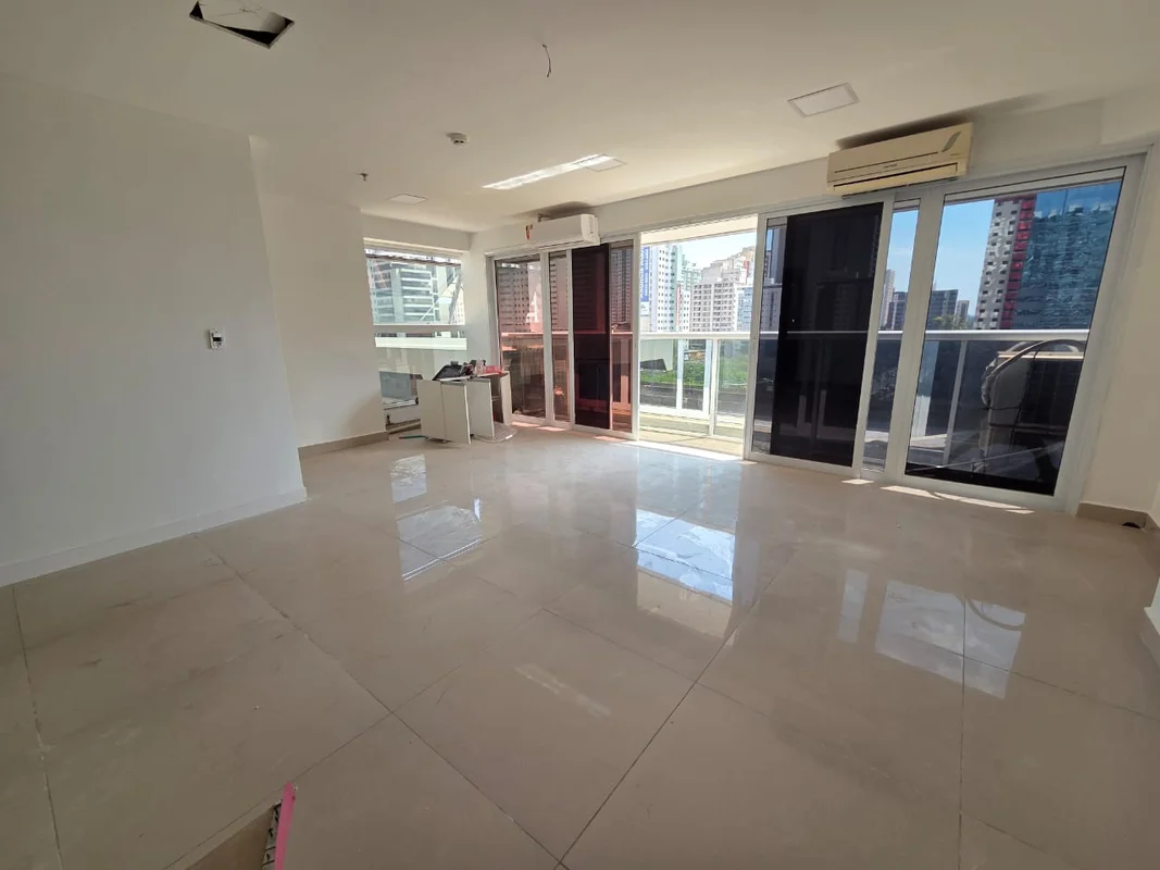 SALA COMERCIAL PARA ALUGUEL – LE QUARTIER | ÁGUAS CLARASExcelente oportunidade p...