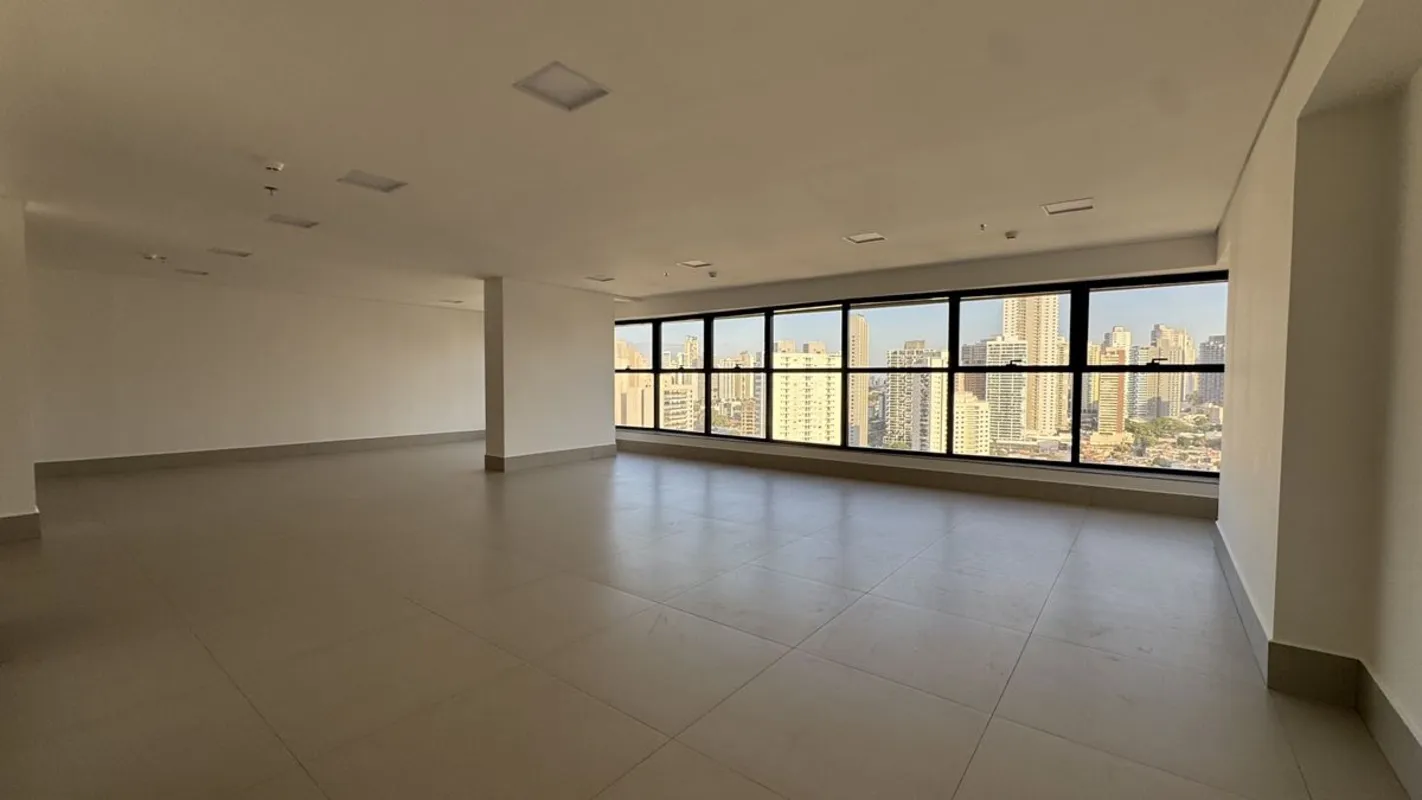 Conjunto comercial com 113,14 mÂ² de Ã¡rea privativa, composto por 03 salas no W...