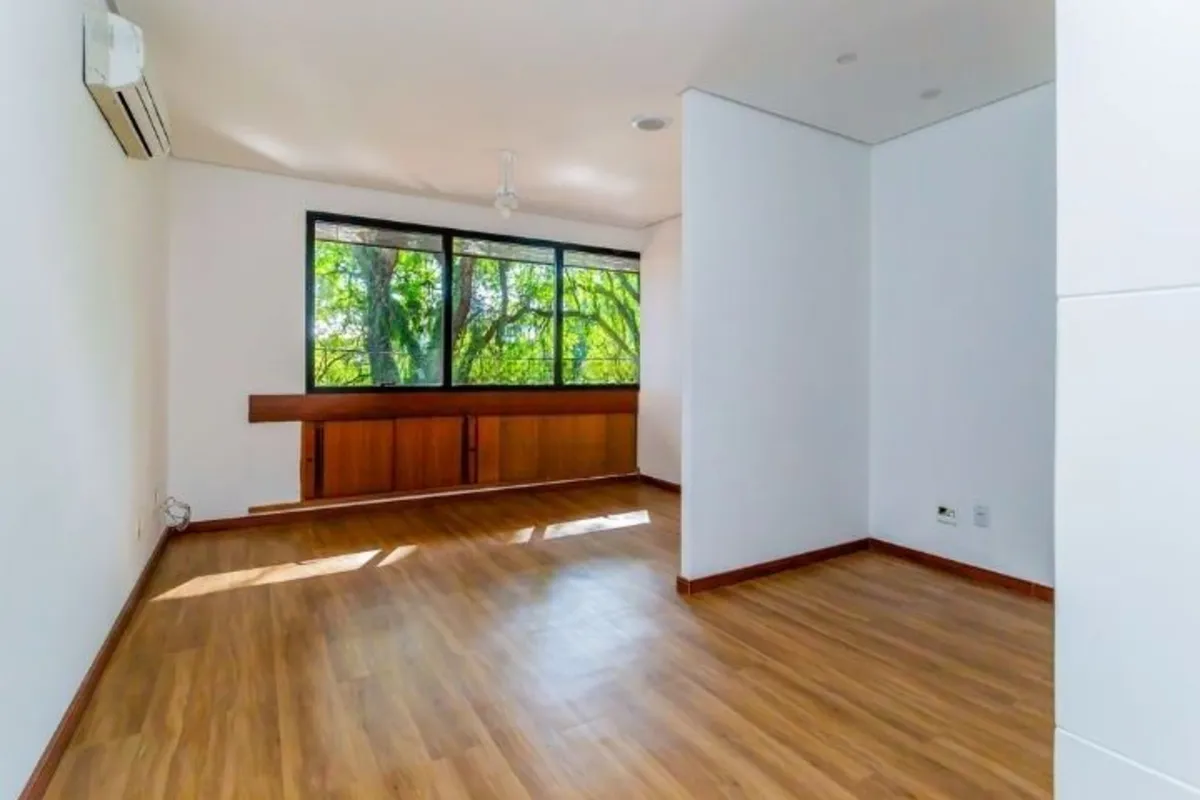 Excelente sala comercial de 38m² privativos, pronta para uso! Muito iluminada e ...