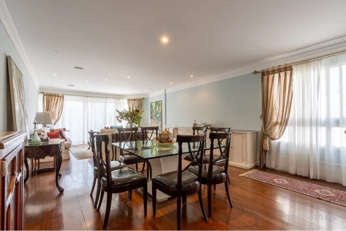Descubra o Duplex dos Seus Sonhos em Moema Pássaros! Apresentamos um exclusivo a...