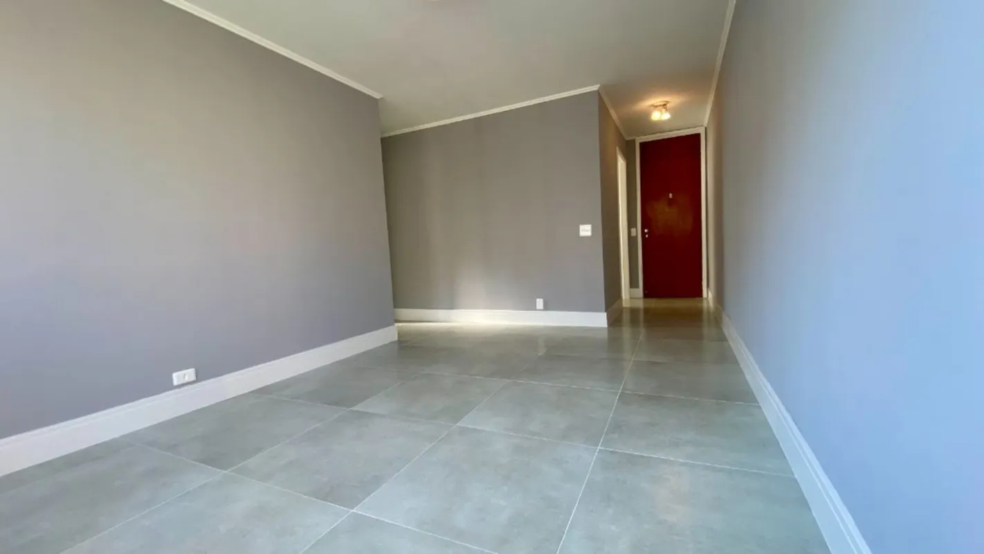 Imóvel totalmente reformado e ensolarado em Moema, com 51m², 1 dormitório princi...