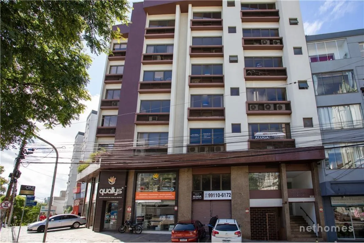 Sala comercial com 43 m², no bairro Floresta, 2 lavabos, piso frio, de frente co...