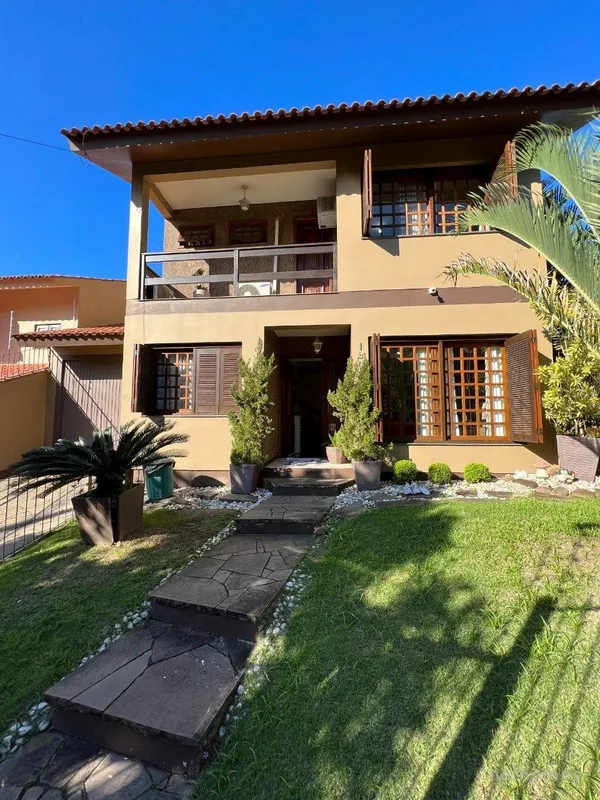 Amplo Sobrado de esquina com 260m² Privativos, terreno 300m² no Bairro Altos do ...