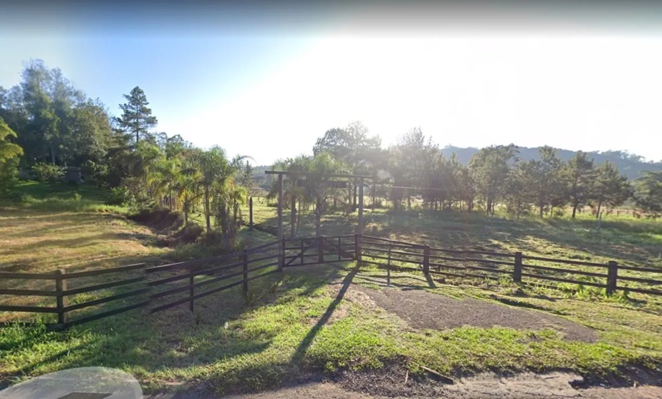 Imperdível! Apresentamos um terreno único e exclusivo, localizado à margem da es...