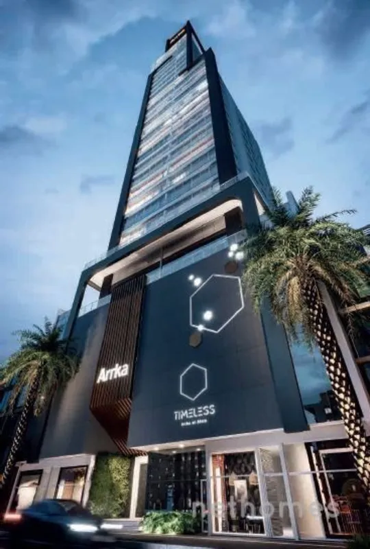Sala comercial com 408,88m², pé direito 3,93 metros de piso a piso e duas frente...