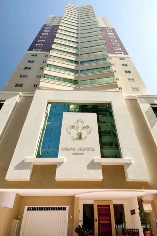O Residencial Lorena Cristina, localizado na Rua 1001, número 315, entre as Aven...