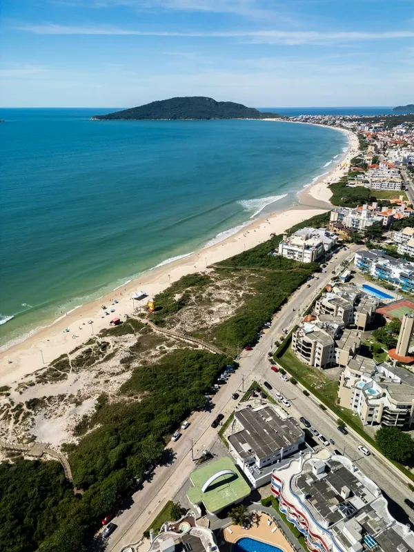 Apartamento, impecável, como ponto principal o fato de estar a apenas 2 minutos ...