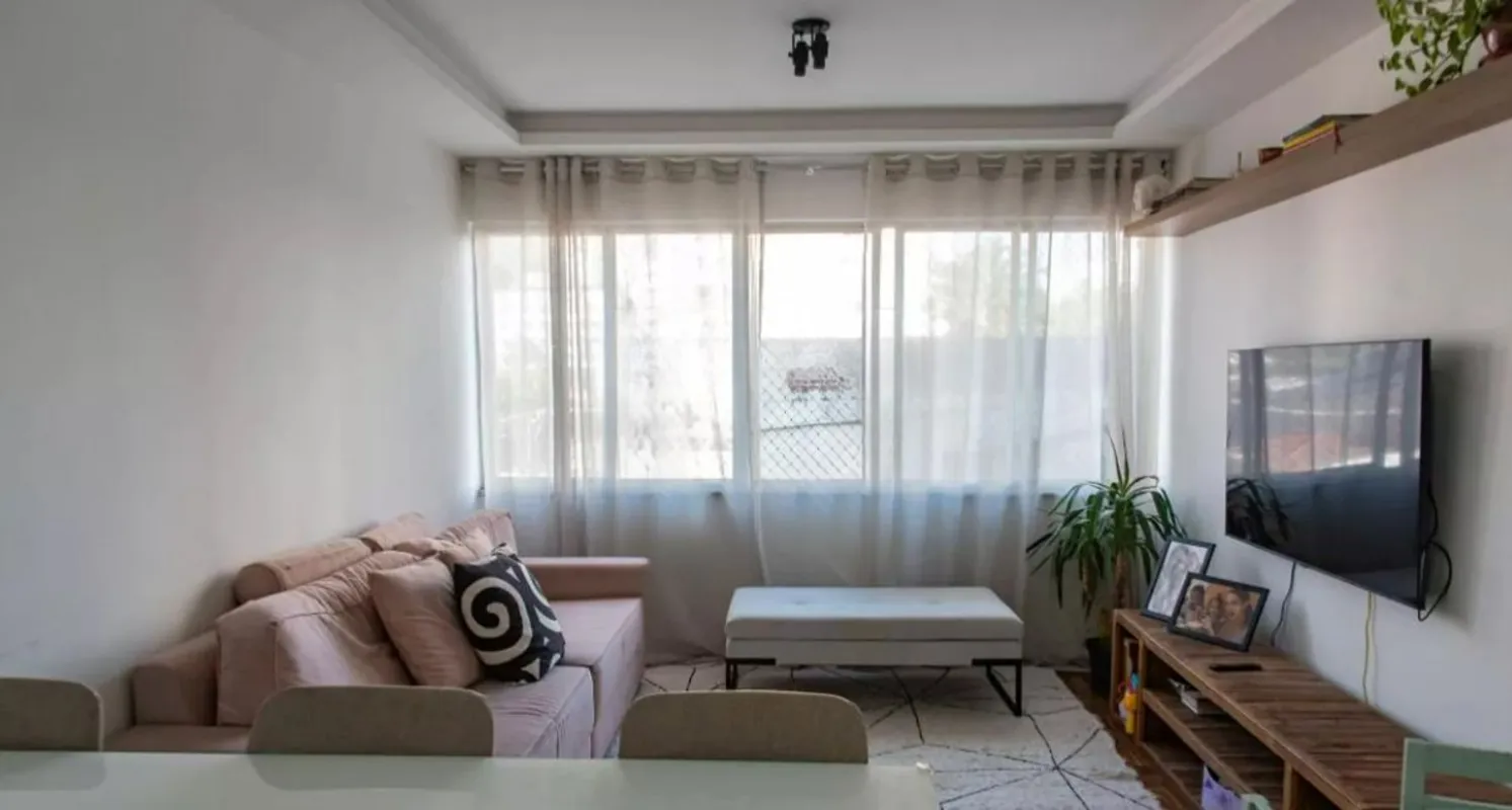 Ótimo apartamento à venda, em prédio tradicional, conta com living para 2 ambien...