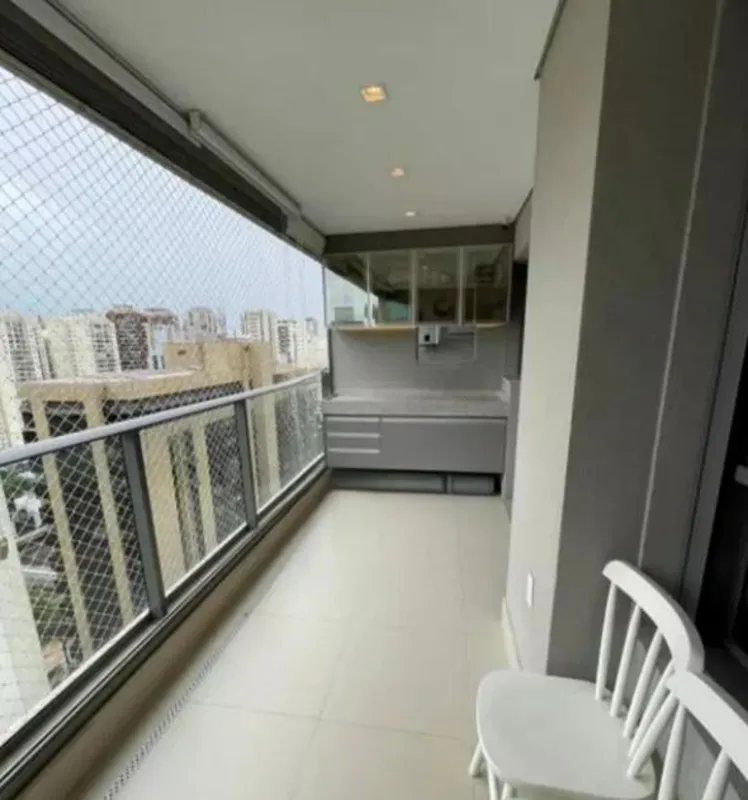 Esta incrível oferta apresenta um apartamento já mobiliado, pronto para morar.O ...
