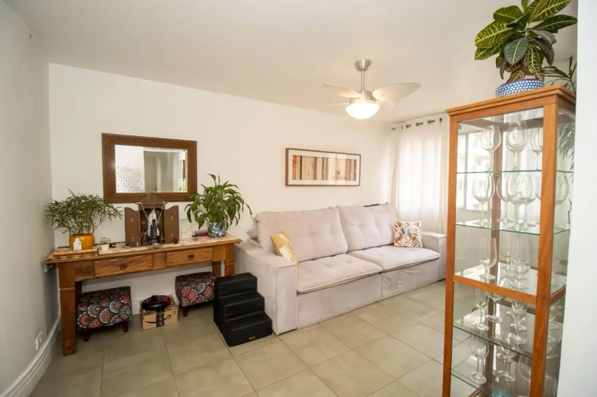 Apresentamos ótimo apartamento, em andar alto, motivo pelo qual recebe muita luz...