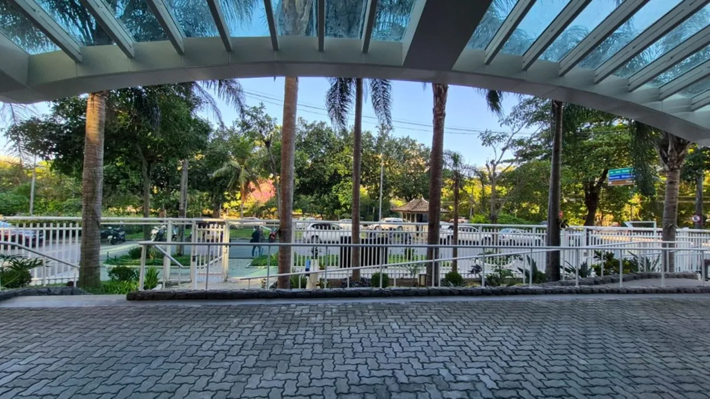 Apartamento duplex, com ambientes bem distribuídos, iluminação natural. O verdad...