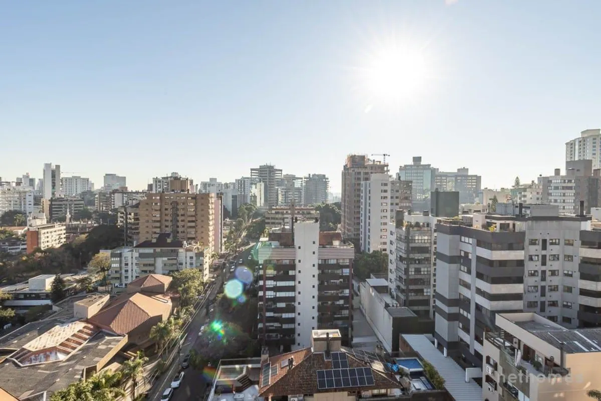 Apartamento de andar inteiro no 14º andar, com vista definida para toda cidade. ...