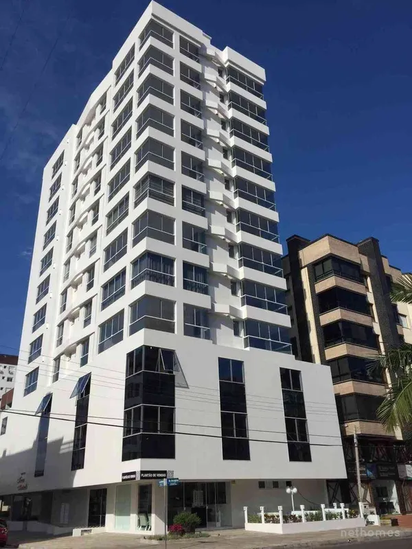 O Edifício Maiara Martinello é um projeto CLASSE A composto de 12 andares (com u...