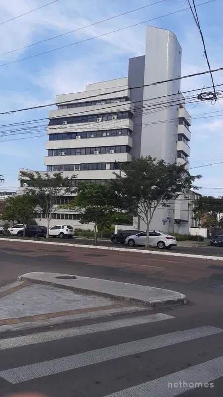 Sala comercial frente norte com 1 vaga de garagem (box 39), localizado ao lado d...