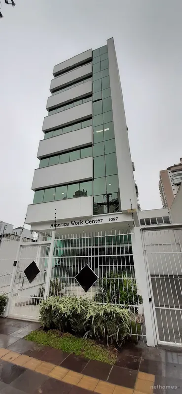 Sala comercial premium em endereço privilegiado, localizado estrategicamente ent...