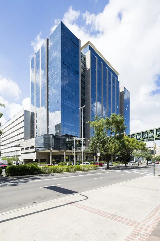 Uma construção de alto padrão conectado ao shopping e com fácil acesso a diverso...