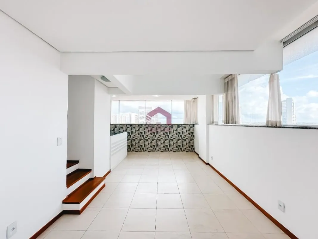 Fernandes & Coelho Imóveis apresenta um excelente apartamento duplex no Residenc...
