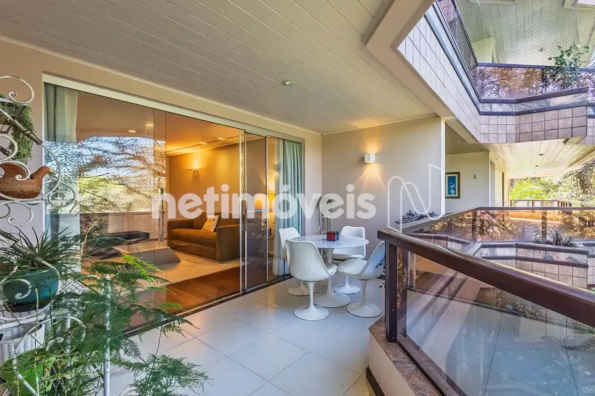 APARTAMENTO - 4 QUARTOS - SQS 311 - ASA SULEstá localizada em uma das superquadr...