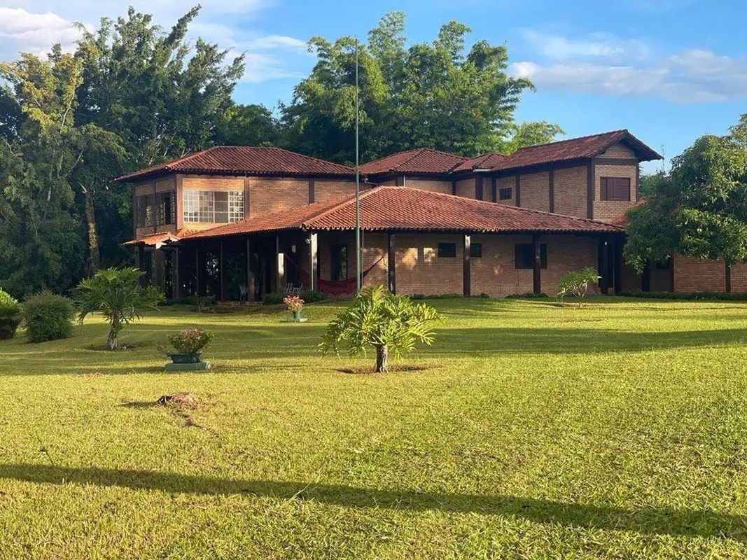 Duas casas em estilo colonial no Park Way - Amplo terreno, muito verde e inúmera...