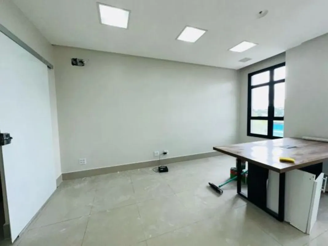 Sala comercial à venda ou para locação no Edifício JK, no valorizado Setor Jardi...