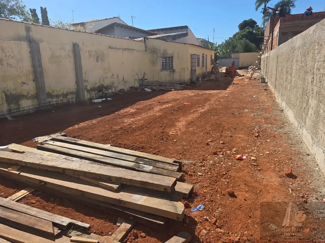Rua 04, parte de cima, lote plano, pronto para construir, condomínio formado. Ex...