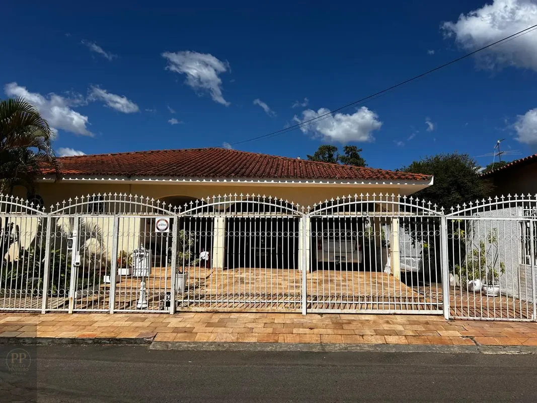 SHIS QI 19 .EXCELENTE CASA TÉRREA , PARA RETROFIT, 5 QUARTOS , SENDO 3 SUÍTES , ...