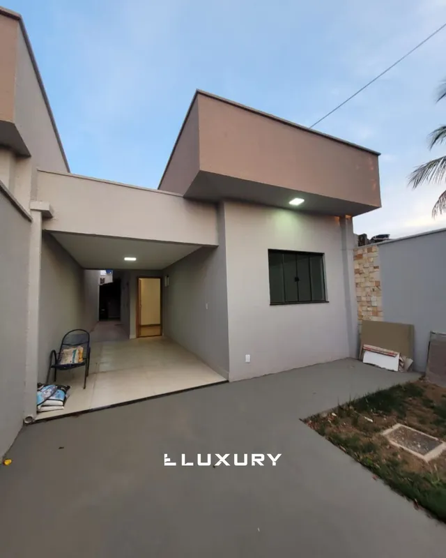 Apresentamos esta linda casa no Jardim das Oliveiras, em Senador Canedo ?.O imóv...
