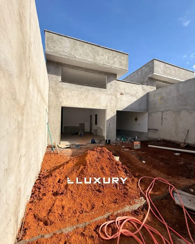  Casa moderna com pé-direito alto e excelente aproveitamento de espaço!Localizad...