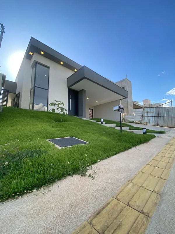 Linda casa térrea à venda no Jardins Nápoles, Senador Canedo3 suítesAmpla sala c...