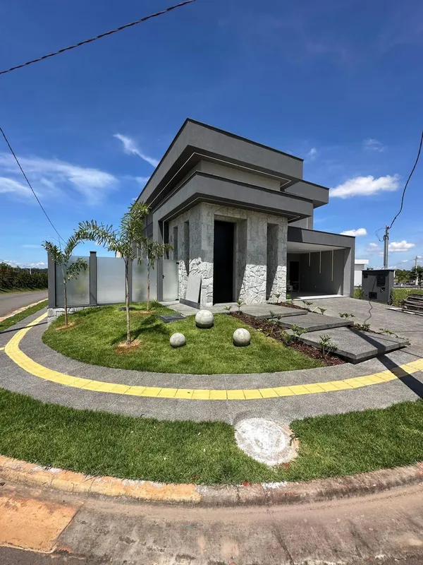 Linda casa térrea de esquina à venda, com 177,47 m² de área construída em lote d...