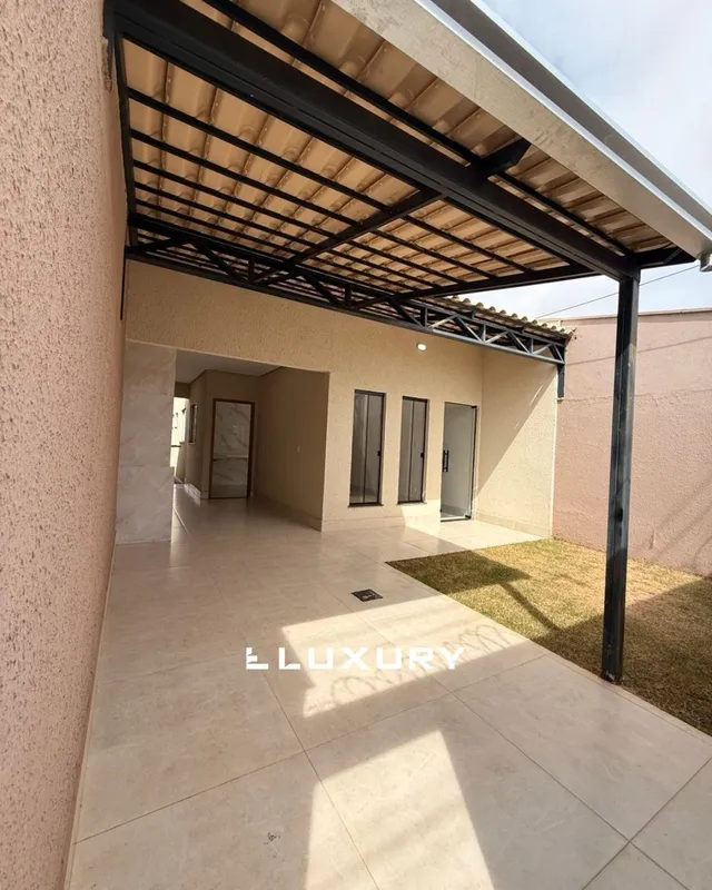 Belíssima casa à venda no Residencial Ravena - Senador Canedo!Um imóvel moderno,...