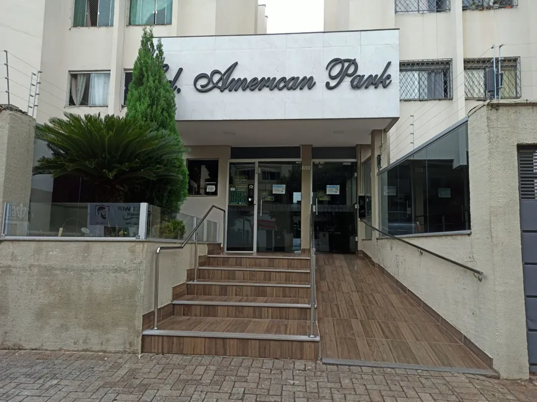 APARTAMENTO COM 52 METROS QUADRADOS. COM DOIS QUARTOS E UM NAMHEIRO, RECEM PINTA...