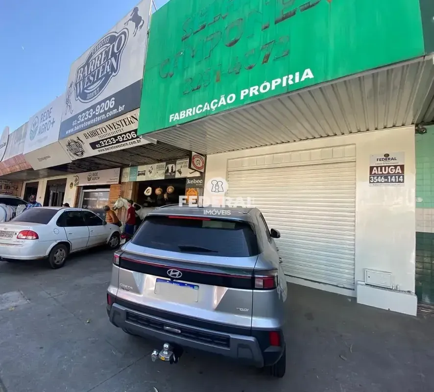 Loja comercial com aproximadamente 105 m2 com banheiro e copa. Rev: 15 31/07/26