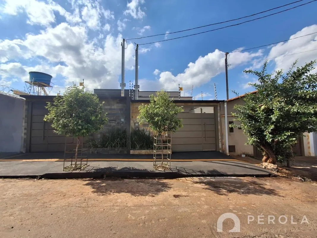 Casa residencial primeira locação, com três quartos, sendo uma suíte, banheiro s...
