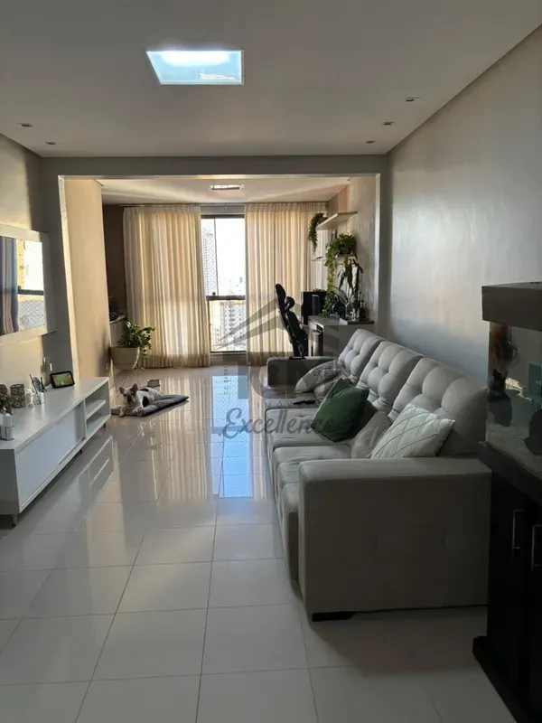 Apresentamos uma oportunidade imperdível no Edifício Gran Tower, localizado no p...