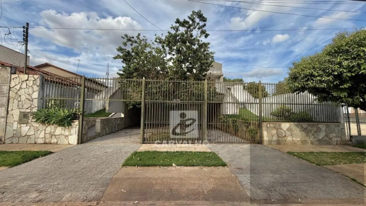 Casa Setor JAÓ Terreno: 432m²Construção:241,90m²3 quartos com Armários, sendo 1 ...