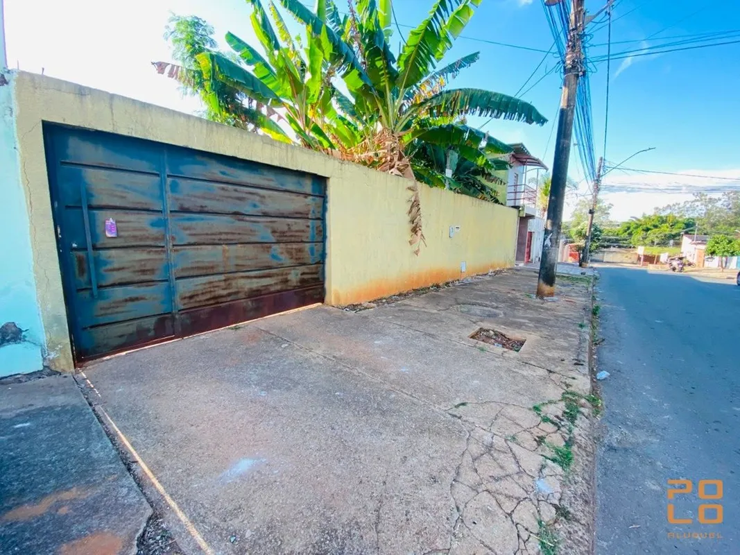 Casa com 3 quartos para alugar no Setor Negrão de Lima, em Goiânia - GO. O imóve...