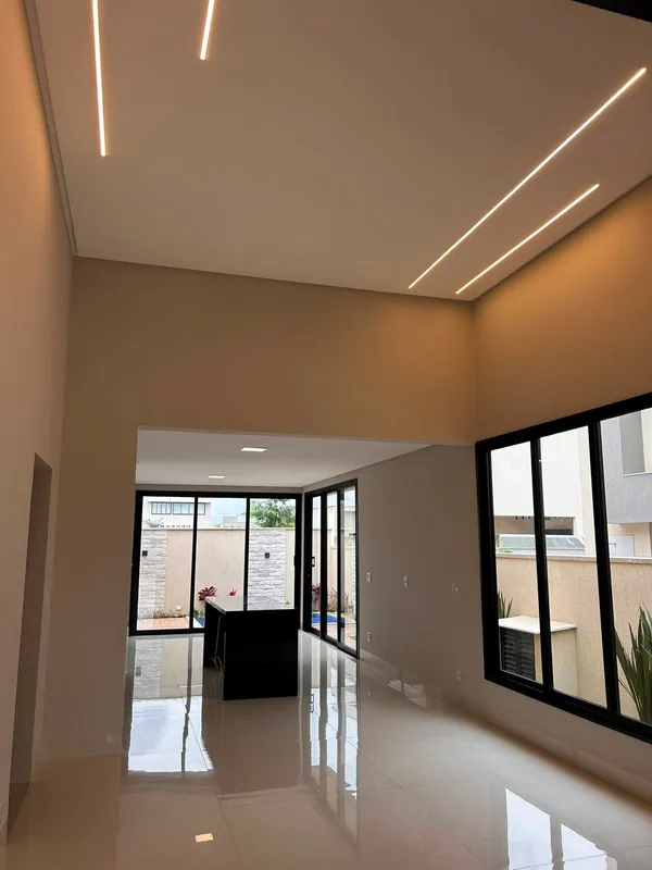 Casa Térrea Parqville Jacarandá3 suites plenas + escritórioSala com pé direito d...