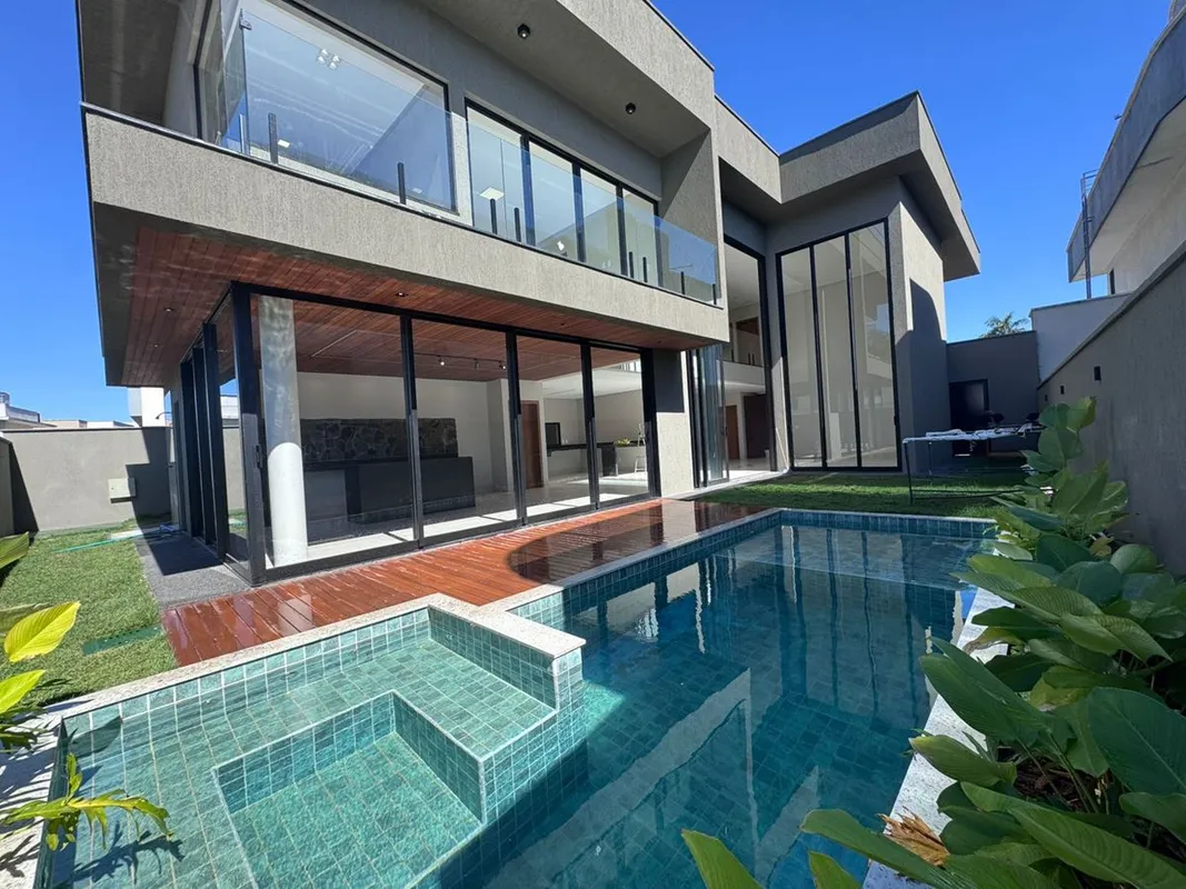 Terreno: 427,64 m² | Área construída: 343,91 m² + Piscina. Casa de 2 pavimentos ...